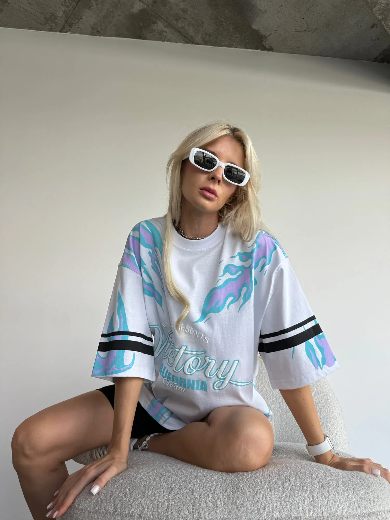 Oversize Victory T-shirt - White and Blue